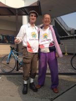 【平和の火・ピースサイクリング】５月１日、朝８時。ピースサイクルが赤穂駅を１００km先の神戸に向けて出発！　