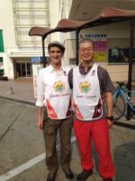 【平和の火・ピースサイクリング】５月１日、朝８時。ピースサイクルが赤穂駅を１００km先の神戸に向けて出発！　